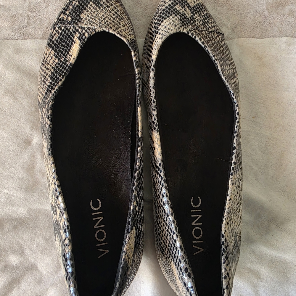 Vionic Women's Snakeskin Flats